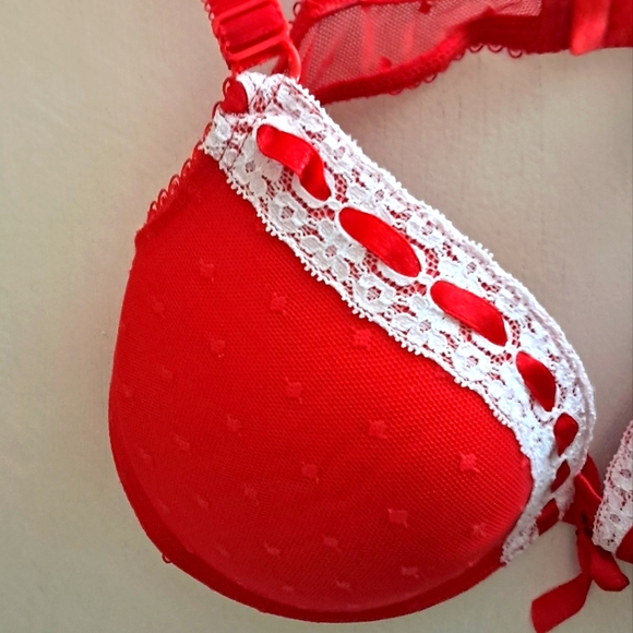 Red Lace Trim Bra - Picture 3 of 6